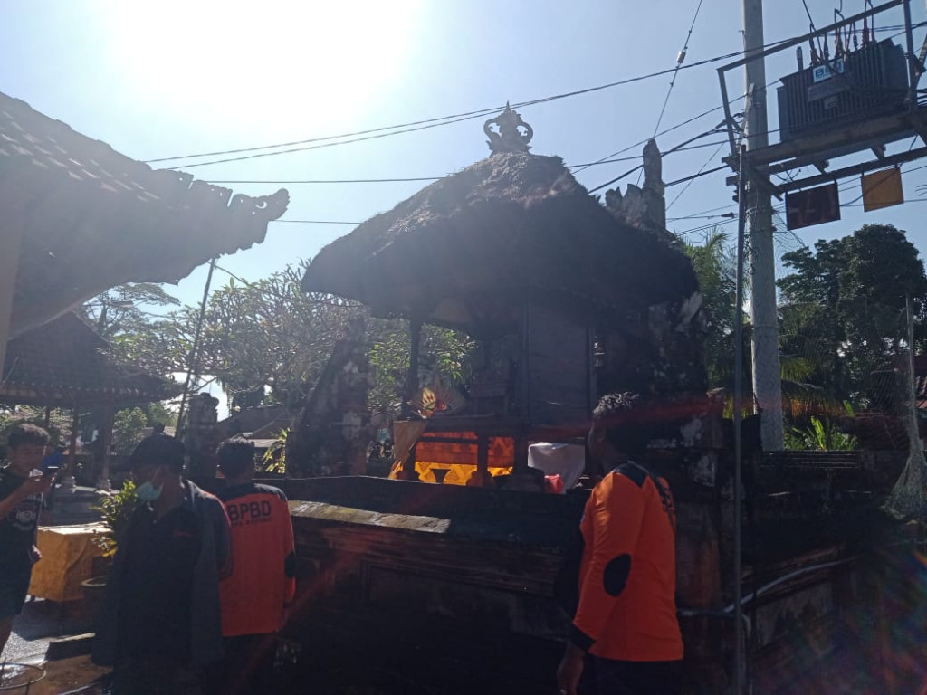 Kebakaran Pelinggih di Banjar Pengembungan, Desa Bongkasa, Kecamatan Abiansemal Tanggal 10 Juni 2023